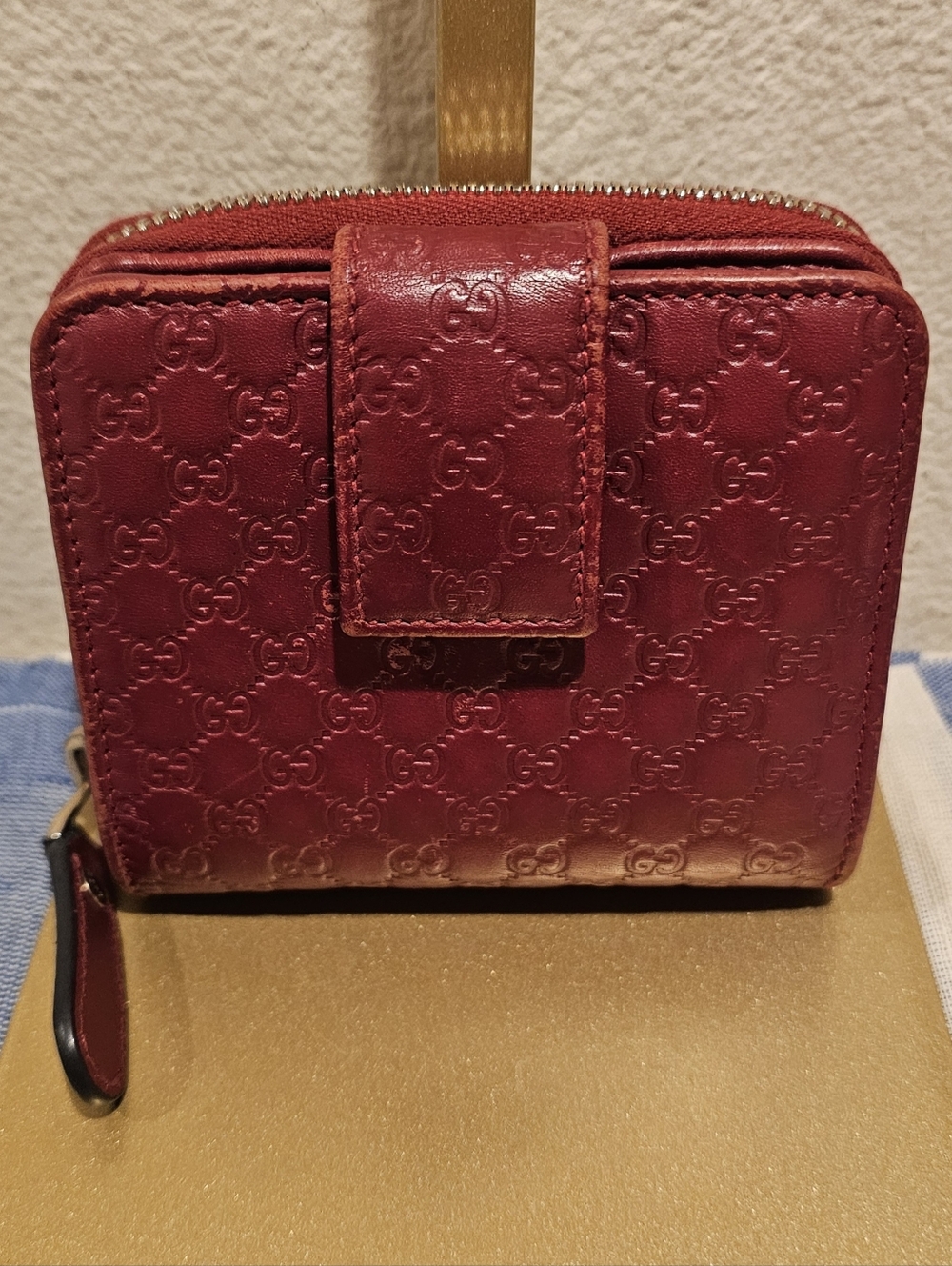 Gucci micro red zip around wallet - Picture 3 of 13